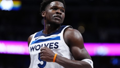 极速电竞比赛-爱德华兹最近9场场均31.3分4.8板3.7助1.9断 投篮54.6% 三分42.9%